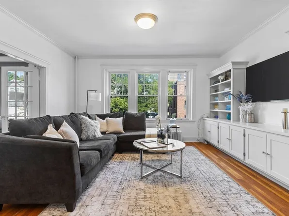 576 Washington St #1, Brookline, MA 02445