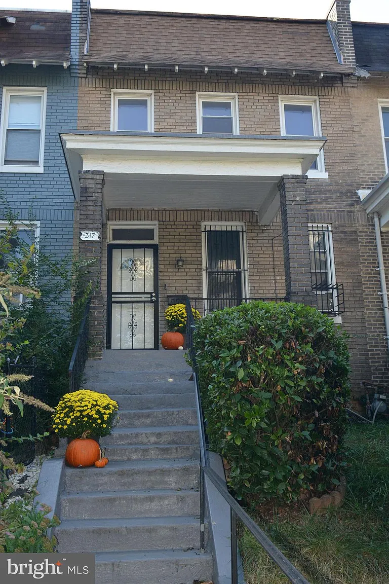 317 L St NE photo 1