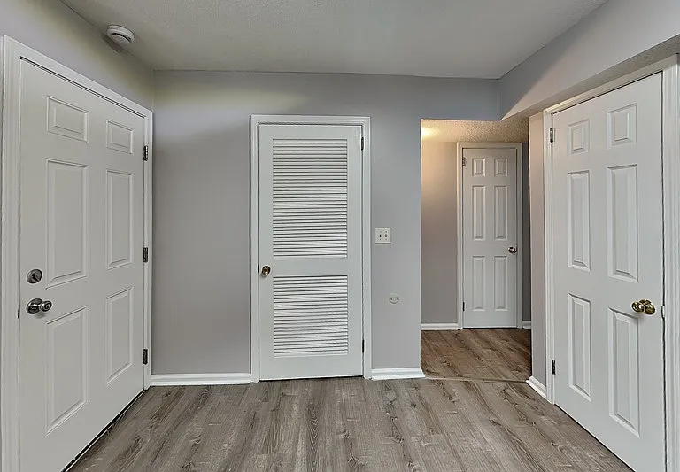 2468 Hampstead Dr — Photo 6