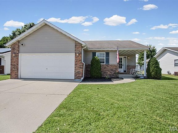 2nd image of 431 Pheasant Ln