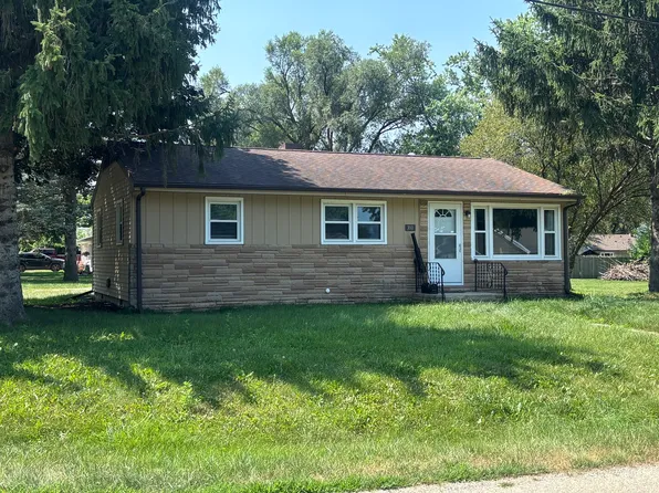300 Hillcrest Ave, Rochelle, IL 61068