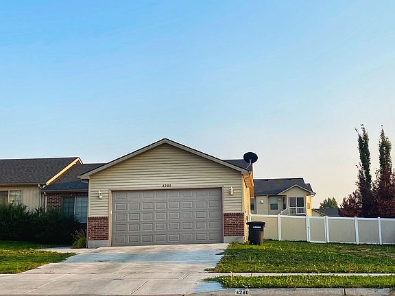 Spacious Front/Side Yard Lot