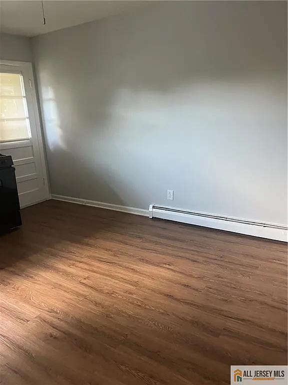 2 bed, 1.0 bath, $2,275 — Photo 3