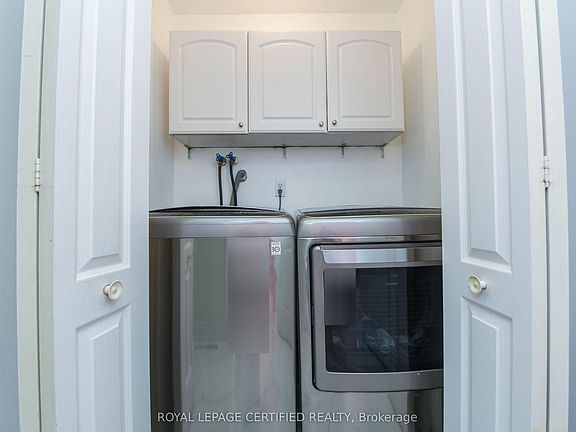 4th image of 6037 Clover Ridge Cres