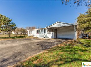 148 Meadow Lake Dr, Seguin, TX 78155