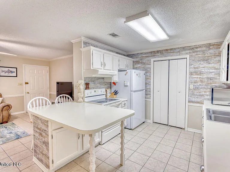 101 Pittman Dr — Photo 5