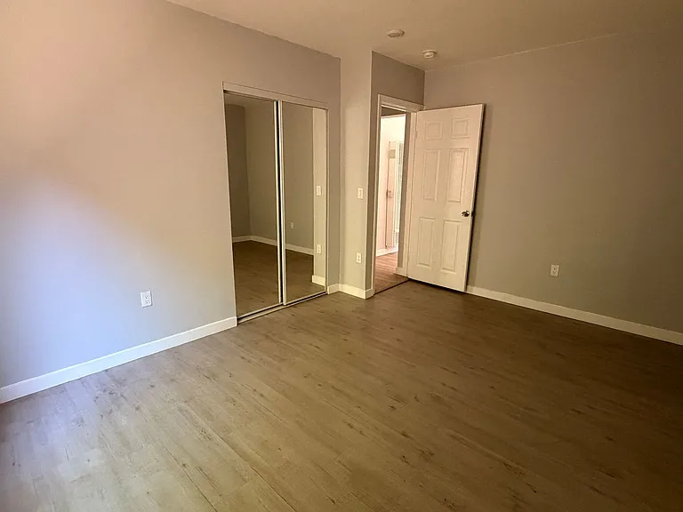 3923 S Gibraltar Ave — Photo 8