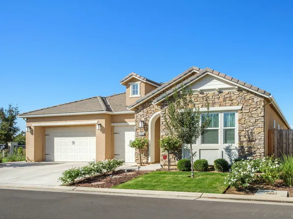 2080 N Perry Ln, Clovis, CA 93619