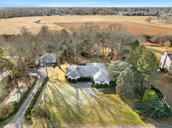 1200 Harbor Ln, Cutchogue, NY 11935