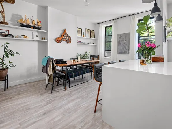 59-29 Linden Street image 14 of 22