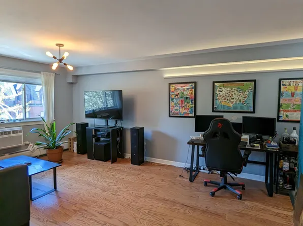 900 W Fullerton Ave APT 4G, Chicago, IL 60614