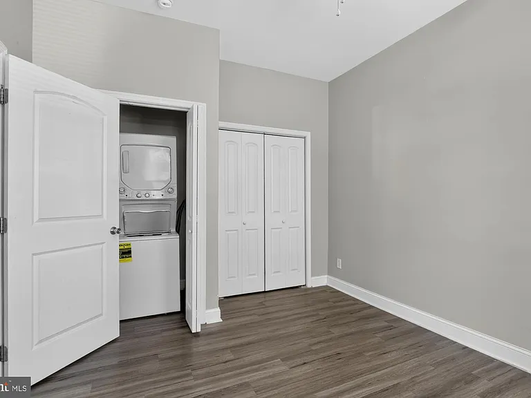 3127 Cedar St #1F — Photo 16