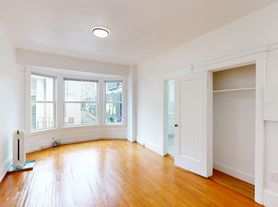 449 O'Farrell Street, Studio
