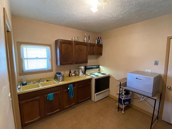 4th image of 628 Montrose St
