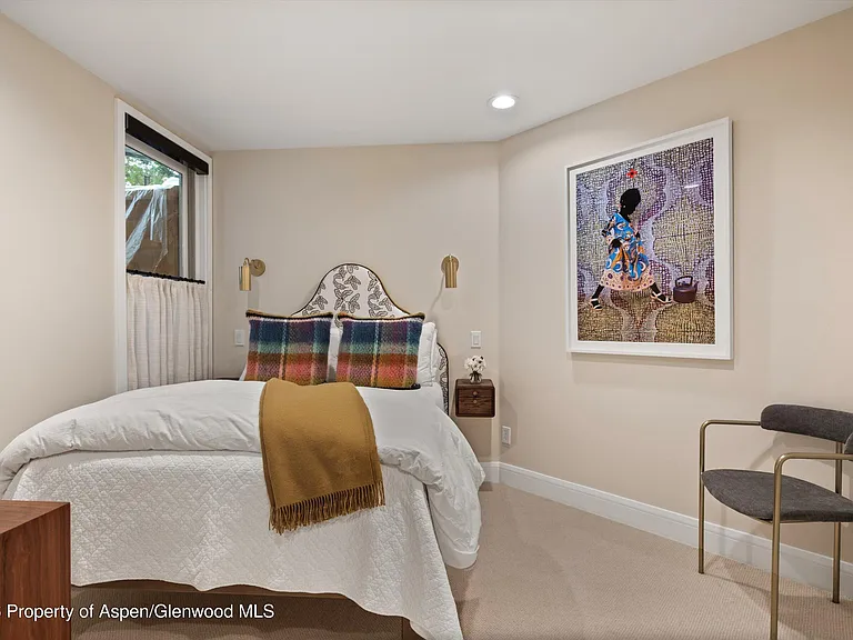105 E Bleeker St — Photo 21