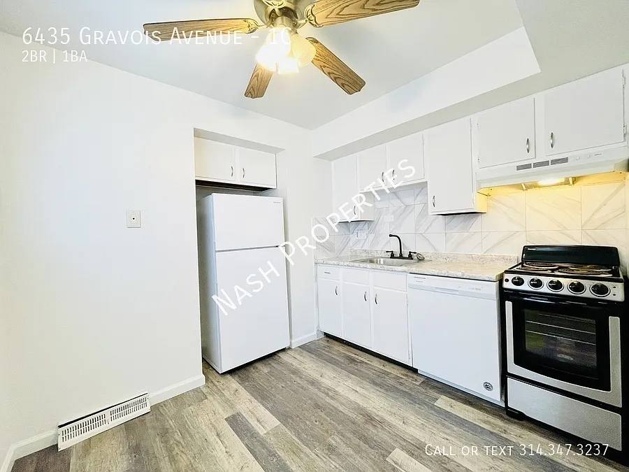 $950 - 2 Bed / 1 Bath apartment in Princeton Heights - lots of storage space — Photo 2