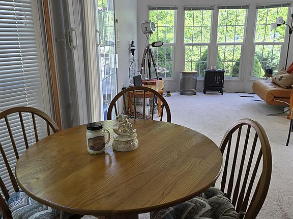 4th image of 167 Village Dr W