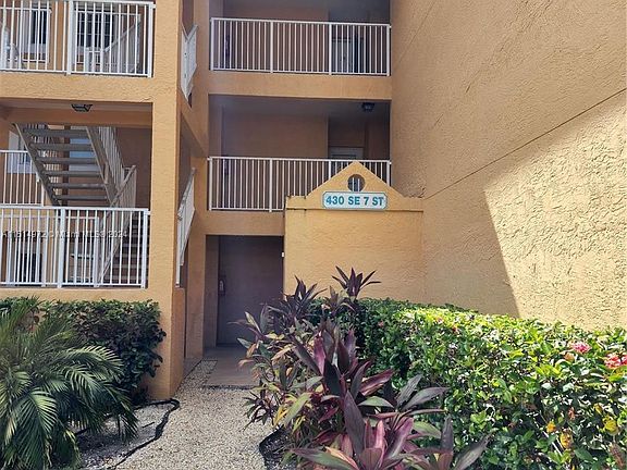 3rd image of 430 SE 7th St APT 106E