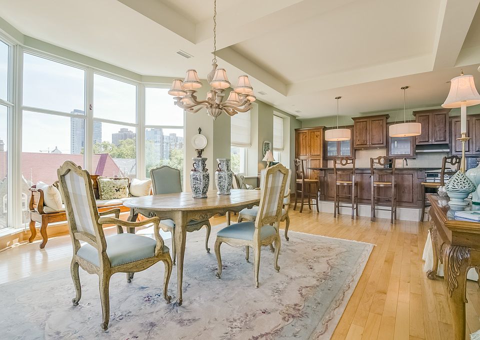 1st image of 1313 N. Franklin Place #404