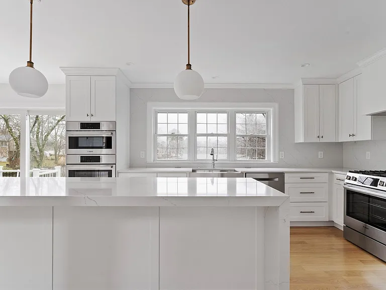 45 Lakeview Ave — Photo 7