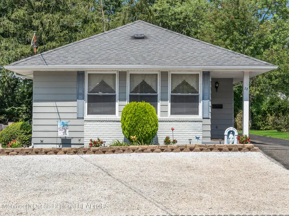 28 Yellowstone Drive, Toms River, NJ 08753