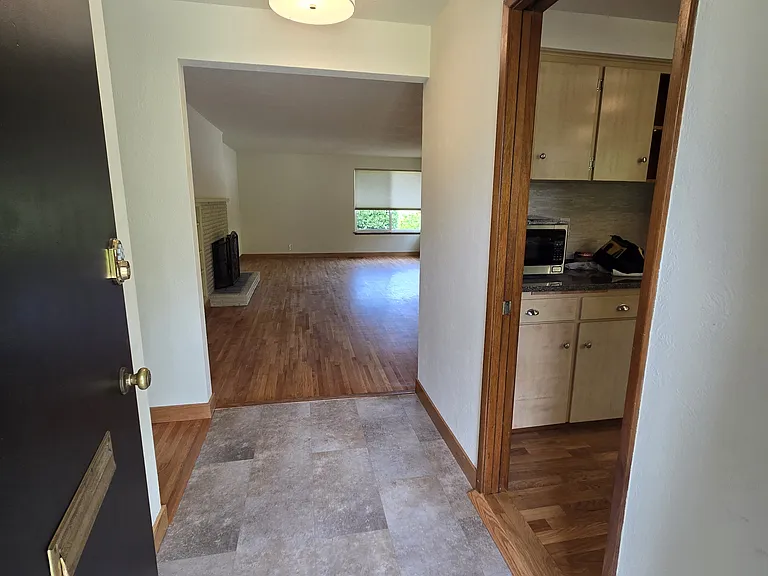 1014 Brentwood Pl — Photo 4