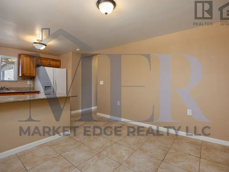 2501 W Belmont Ave — Photo 9