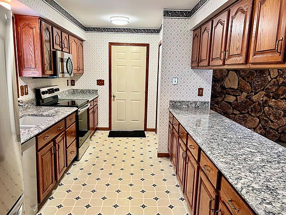 4th image of 5690 Tamarix Ln