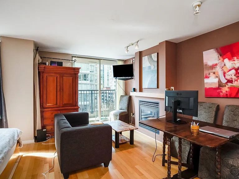 989 Richards St #708 — Photo 21