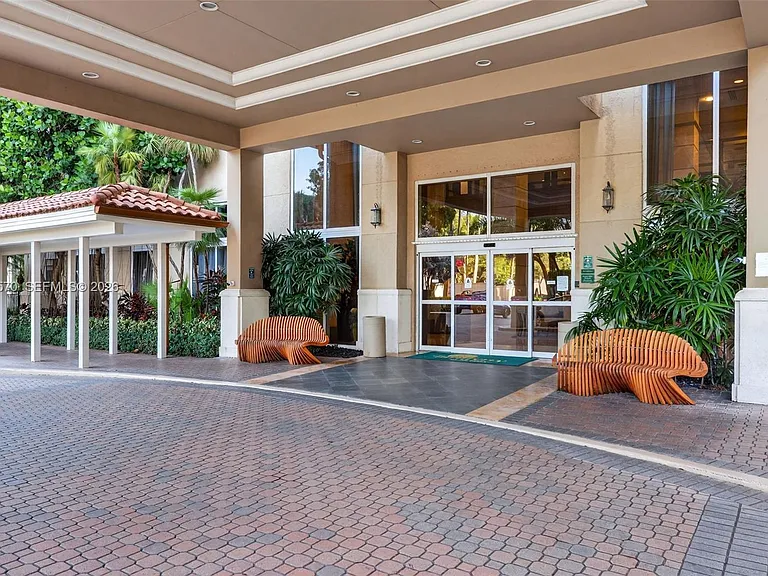 19501 W Country Club Dr #313 — Photo 48