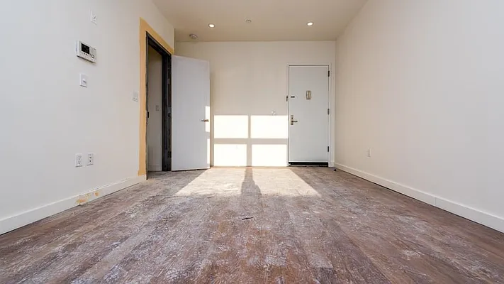 Rented by Nooklyn NYC LLC | media 112