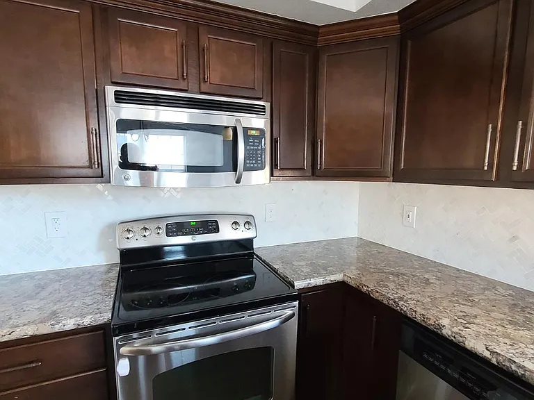 982 Dwight Eisenhower Way — Photo 10