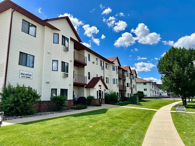 Skaff Apartments - 4902 16th Ave S Fargo, ND 58103