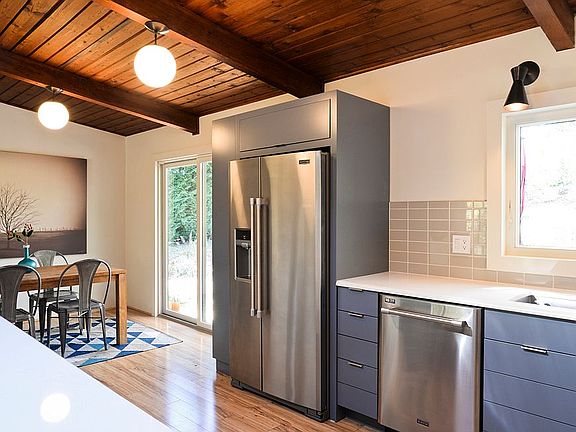 4th image of 3696 Eaglerock Dr
