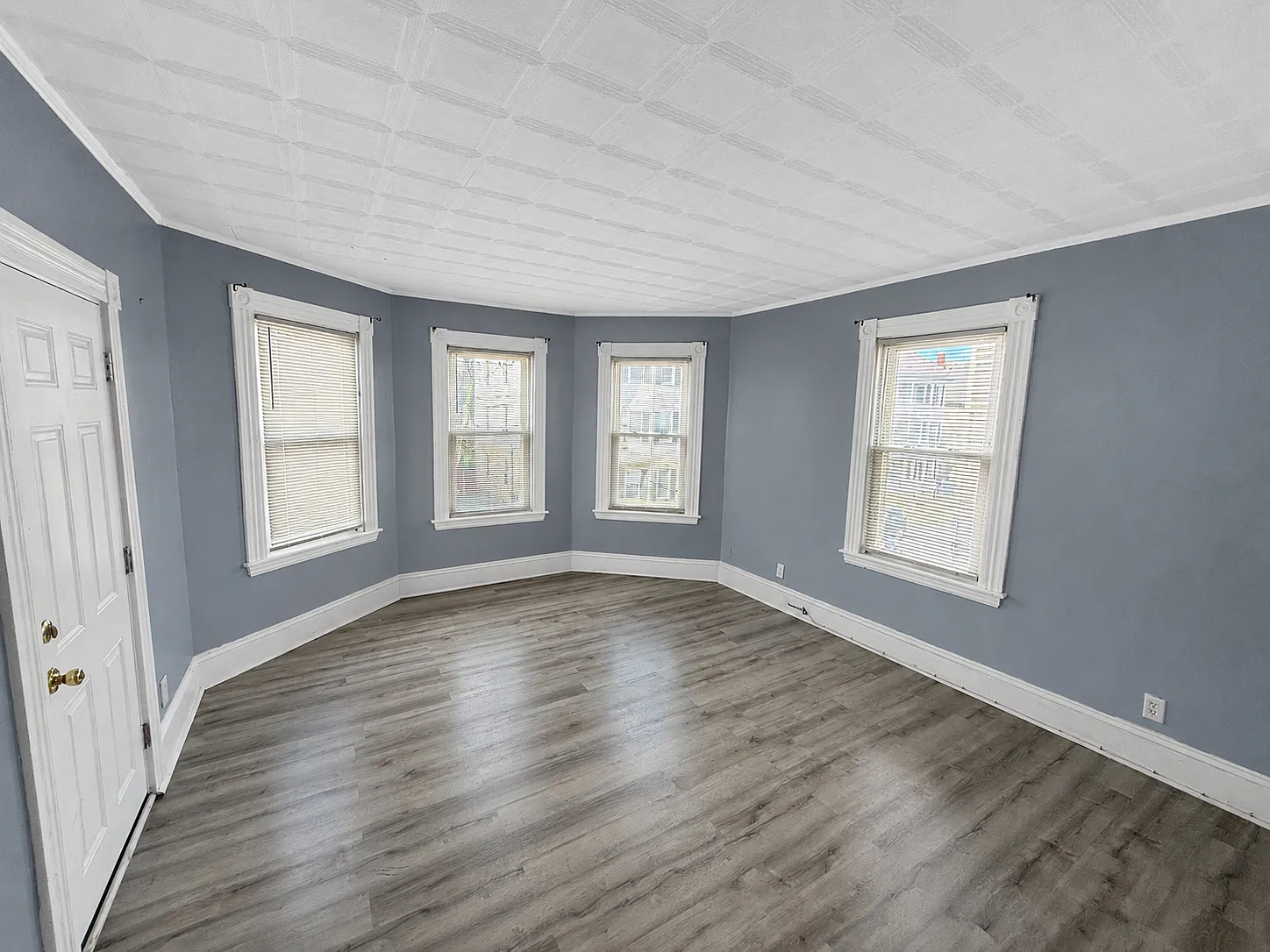 3 bed, 1000 sqft, $2,000 — Photo 3