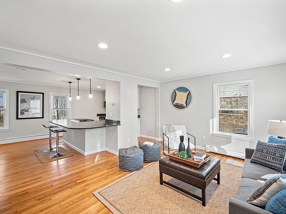 5th image of 2 Dartmouth Ct Unit 2