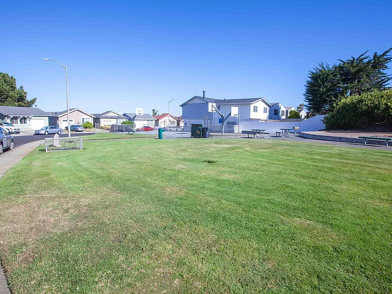 52 Camelot Ct — Photo 16