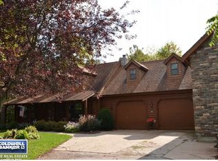 3645 Hidden Valley Ct, Green Bay, WI 54311