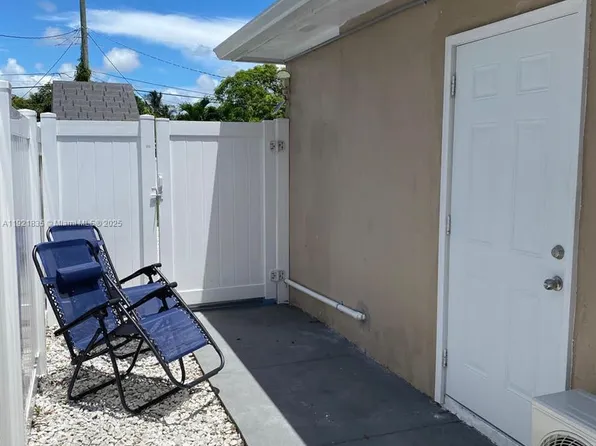 1125 NE 143rd St #101, Miami, FL 33161