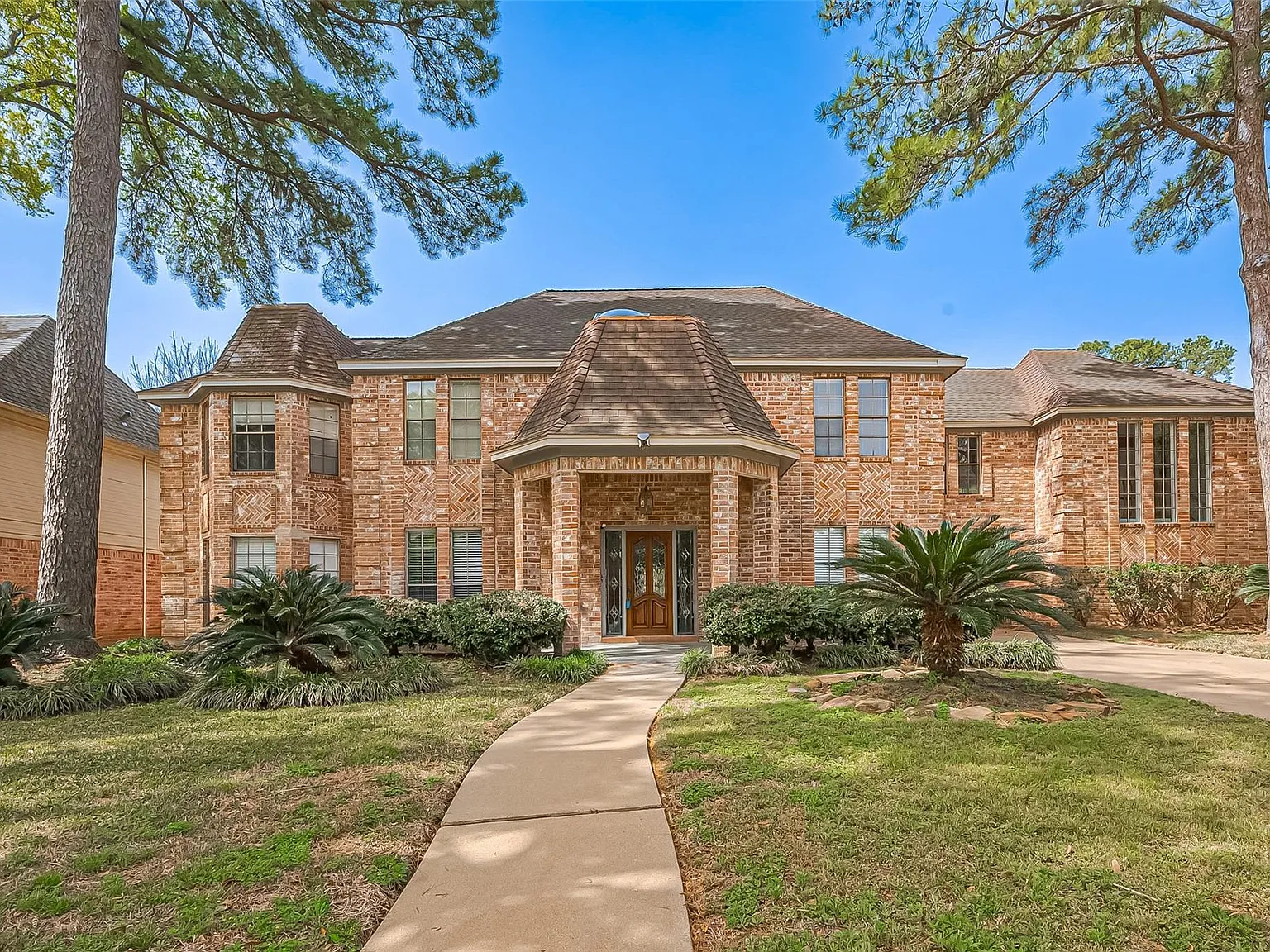 5 bed, 3.5 bath, 4517 sqft, $3,750 — Photo 1