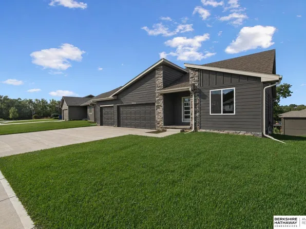 8954 S 21st St, Bellevue, NE 68147