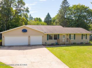 1319 Bayshore Dr, Haslett, MI 48840