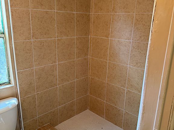 4th image of 809 Heritage Ct