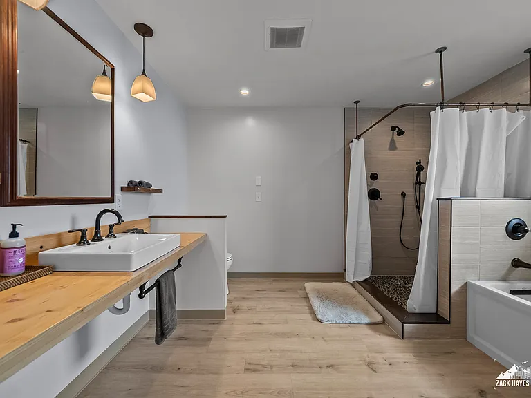 2101 Solstice Cir — Photo 14