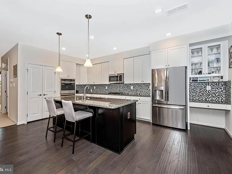 6426 Walcott Ln — Photo 4