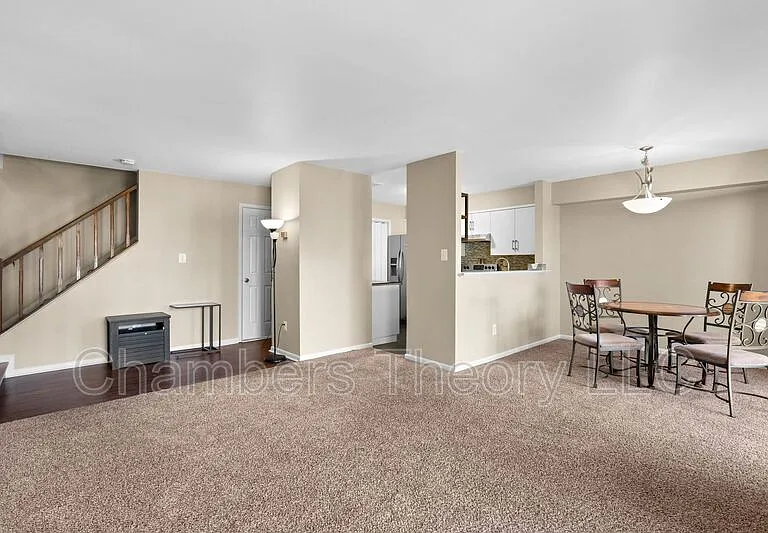 1043 Warwick Ct — Photo 9