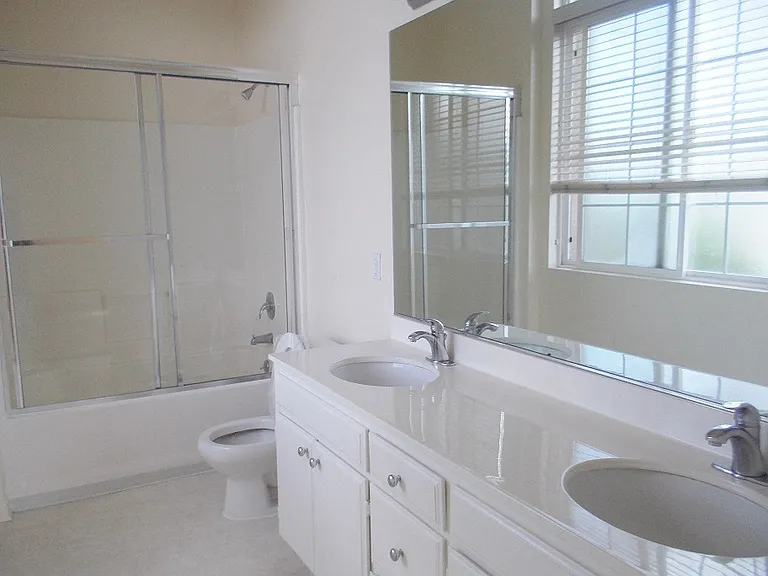 Lido Apartments - 2810 S Sepulveda — Photo 19