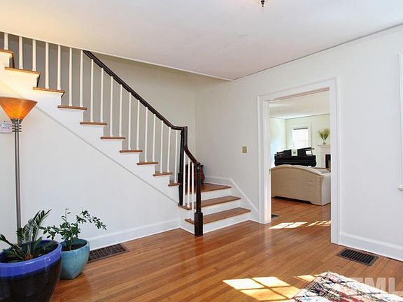 3rd image of 208 Glandon Dr