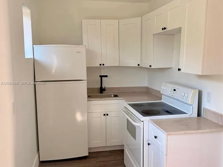 7535 NE 2nd Ct #4 — Photo 3