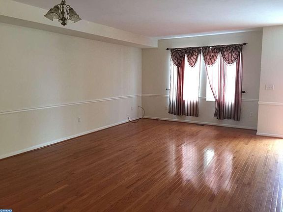 5th image of 412 N Lincoln St